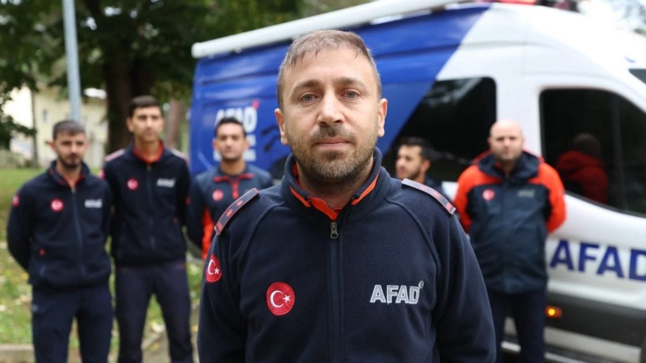 Foto - AFAD personel o anları paylaştı! Tüyleri diken diken eden kurtarma operasyonu