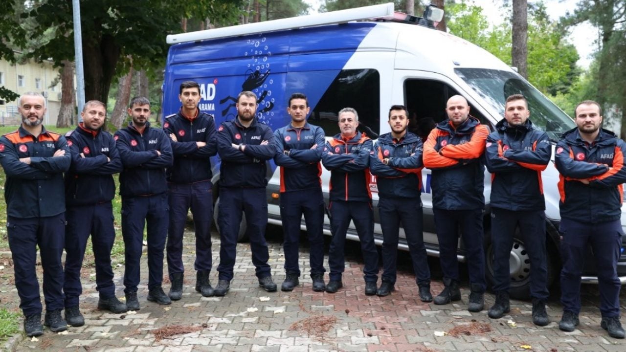 Foto - AFAD personel o anları paylaştı! Tüyleri diken diken eden kurtarma operasyonu
