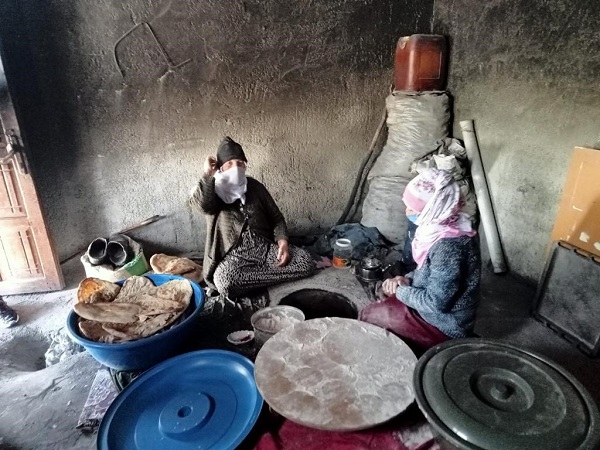 Foto - Afet bölgesi için herkes seferber! Çaldıranlı kadınlar depremzedeler için ekmek pişirdi