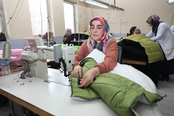 Afet bölgesi için uyku tulumu seferberliği