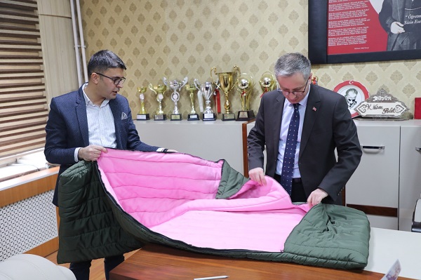 Foto - Afet bölgesi için uyku tulumu seferberliği