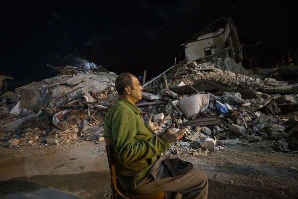 Foto - Afet bölgesinde hüzünlü gece