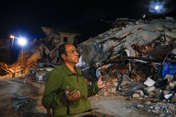 Afet bölgesinde hüzünlü gece