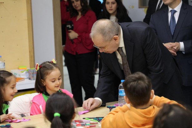 Foto - Afetzede çocuklara 125 bin oyuncak