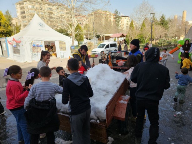 Foto - Afetzede çocuklara 125 bin oyuncak