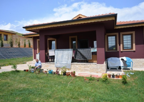 Foto - Afetzedeler evlerine 45 günde kavuştular! Çamaşır mandalı dahi verdiler