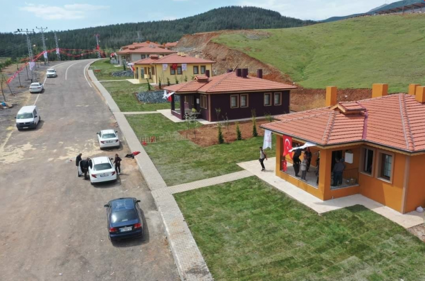 Foto - Afetzedeler evlerine 45 günde kavuştular! Çamaşır mandalı dahi verdiler