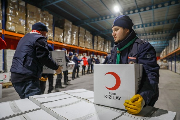 Afetzedelerin sessiz kahramanları: İzciler