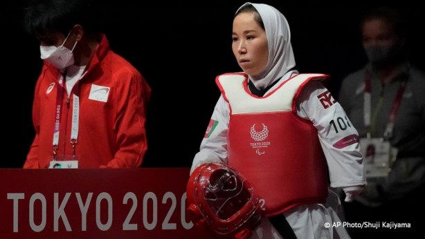 Foto - Afganistan'da son dakika gelişmesi! Havalimanına inen iki uçak apar topar ayrıldı