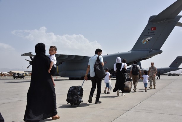 Foto - Afganistan'daki 200’ü aşkın Türk vatandaşı için havalandı! 'Uçan kale' ile tahliye operasyonu