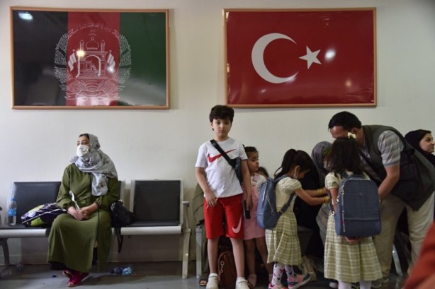 Foto - Afganistan'daki 200’ü aşkın Türk vatandaşı için havalandı! 'Uçan kale' ile tahliye operasyonu