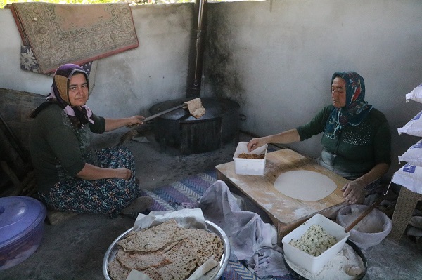 Foto - Afrika sıcaklarında tandır mesaisi