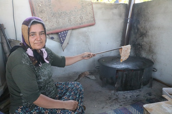 Foto - Afrika sıcaklarında tandır mesaisi