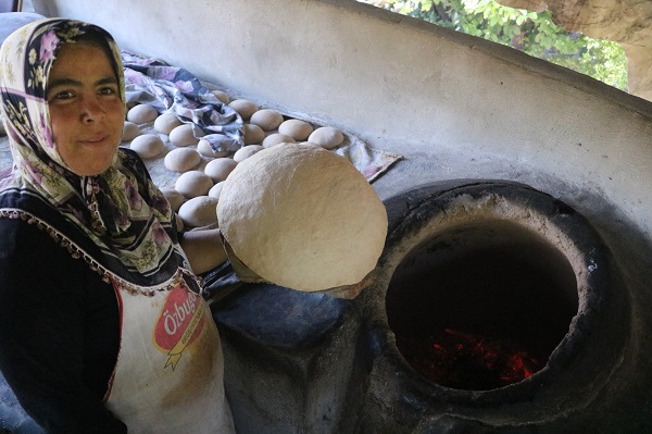 Foto - Afrika sıcaklarında tandır mesaisi