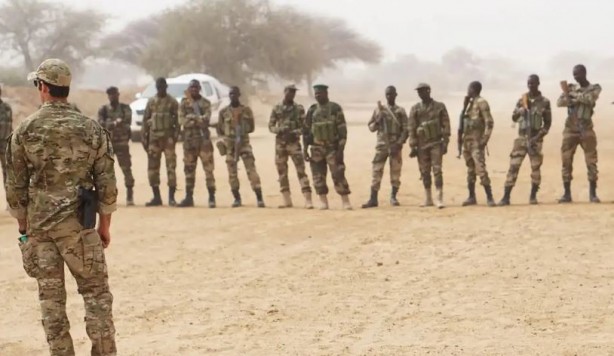 Foto - Afrika ülkesi topraklarından çıkardı! Tek bir ABD askeri kalmadı