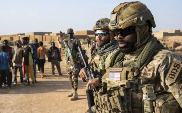 Foto - Afrika ülkesi topraklarından çıkardı! Tek bir ABD askeri kalmadı