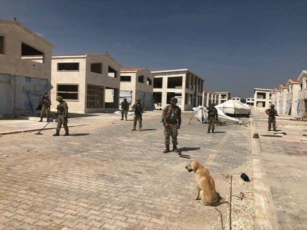 Foto - Afrin'de patlayıcılar imha ediliyor