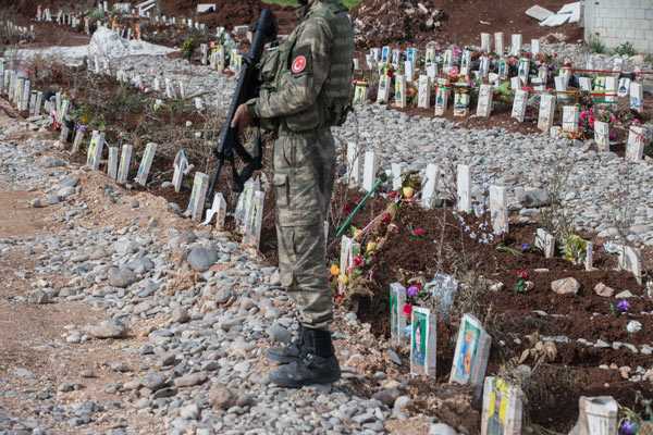 Foto - Afrin'de yüzlerce terörist mezarı bulundu