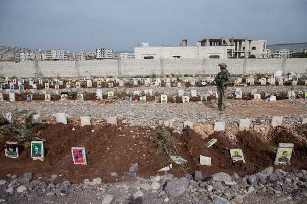 Foto - Afrin'de yüzlerce terörist mezarı bulundu