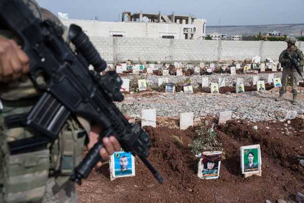 Foto - Afrin'de yüzlerce terörist mezarı bulundu