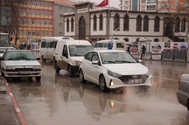 Foto - Afyonkarahisar’da beklenen kar yağışı başladı