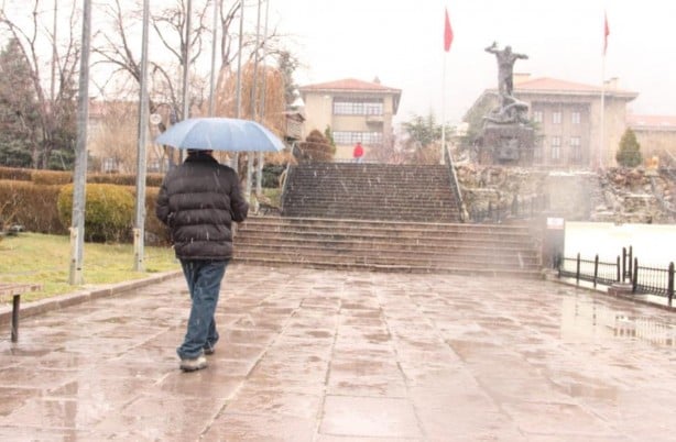 Foto - Afyonkarahisar’da beklenen kar yağışı başladı