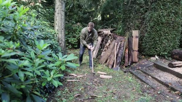 Foto - Ağaç kütüğünü ocağa çevirdi!