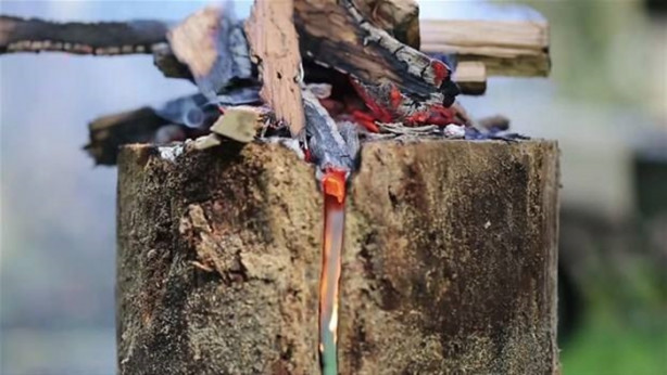 Foto - Ağaç kütüğünü ocağa çevirdi!