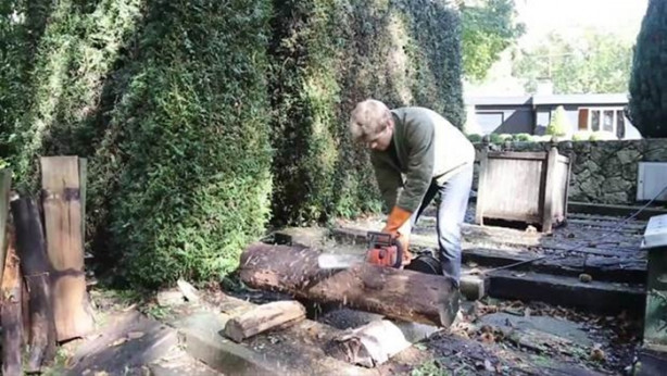 Foto - Ağaç kütüğünü ocağa çevirdi!