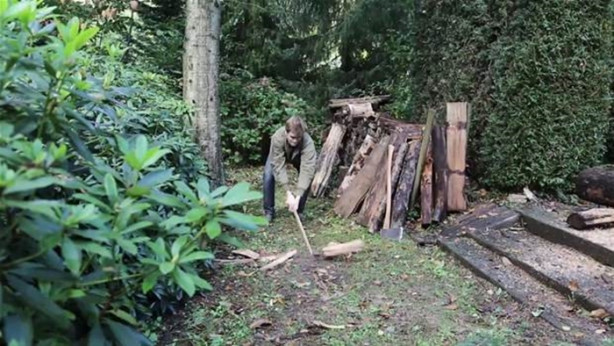 Foto - Ağaç kütüğünü ocağa çevirdi!