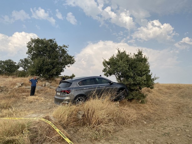 Foto - Ağaca çarpan otomobilden vahşet çıktı