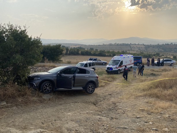 Foto - Ağaca çarpan otomobilden vahşet çıktı