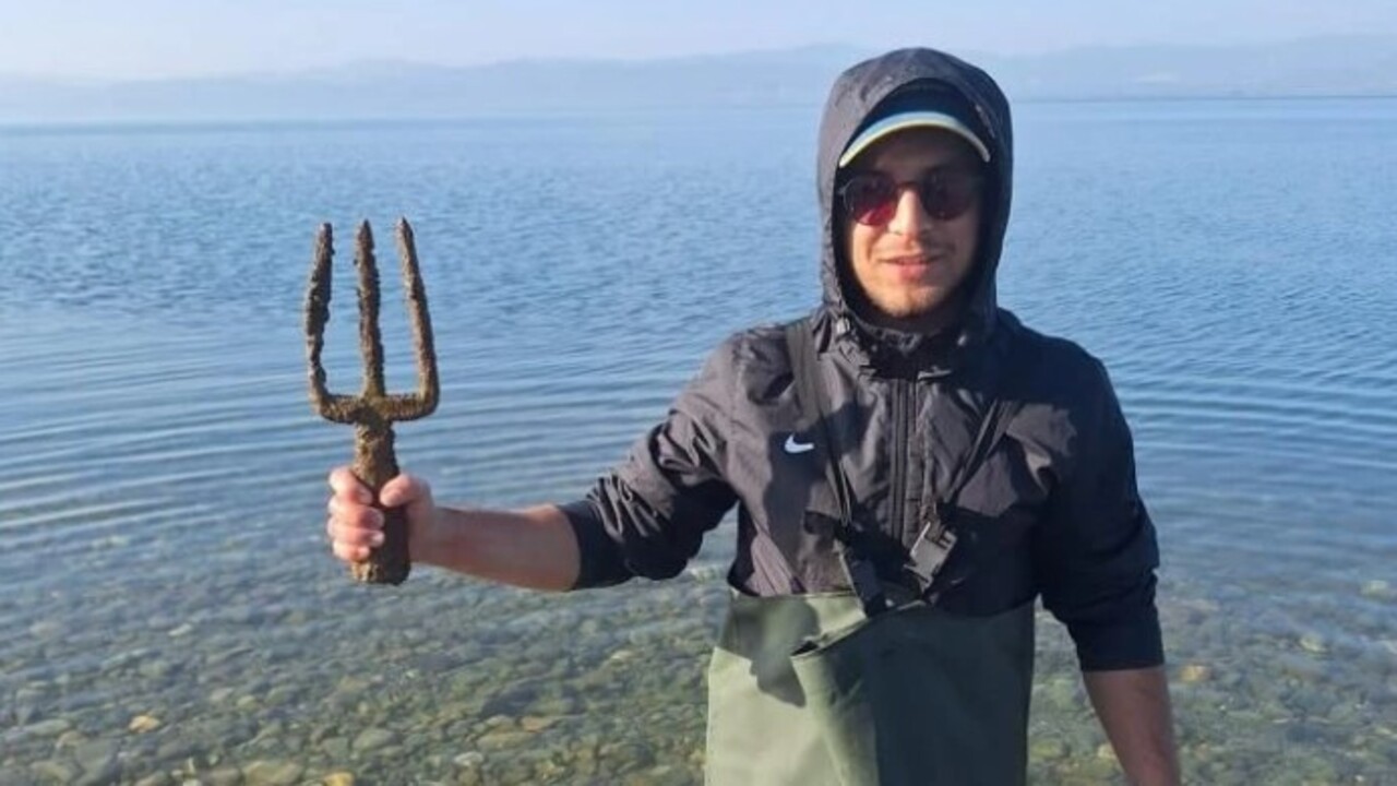 Ağına takılınca şoke oldu! Gölden balık yerine bakın ne çıktı