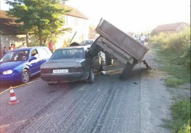 Foto - Ağır bir kazaya karışınca hurdaya çıktı ama...