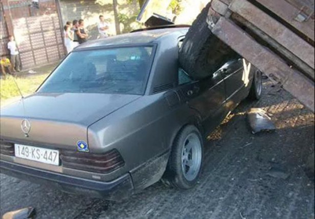 Foto - Ağır bir kazaya karışınca hurdaya çıktı ama...