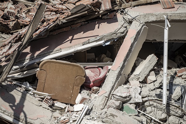 Foto - Ağır hasarlı 6 katlı bina çöktü! Enkazda kalan var mı? 