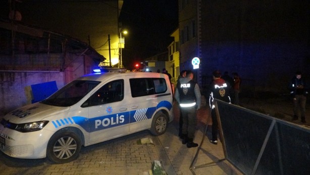 Foto - Ağır hasarlı binadaki göçük paniğe yol açtı