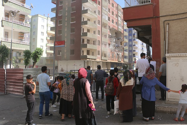 Foto - Ağır hasarlı binalar tek tek yıkılıyor