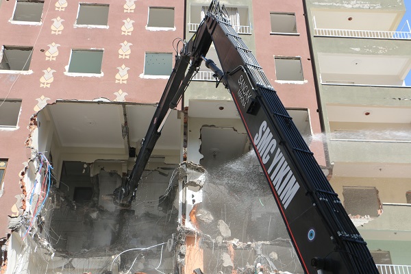 Foto - Ağır hasarlı binalar tek tek yıkılıyor