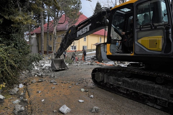 Foto - Ağır hasarlı cami böyle yıkıldı
