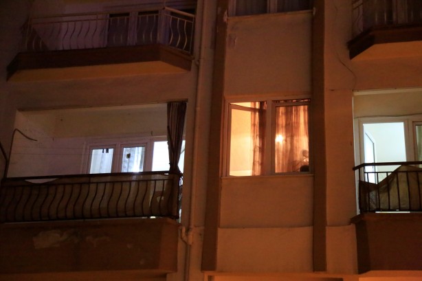 Foto - Ağır koku ihbarına gelen polis ekipleri daire sahibinin cansız bedeni ile karşılaştı