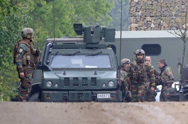 Foto - Ağır silahlarla kaçtı! Üç ülke alarmda, Müslümanlar tetikte