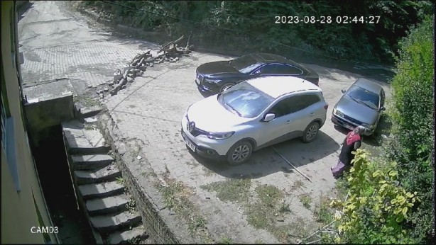 Foto - Ağır tonajlı araçlardan bezen mahalleli yolu trafiğe kapattı