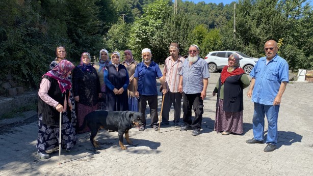 Foto - Ağır tonajlı araçlardan bezen mahalleli yolu trafiğe kapattı