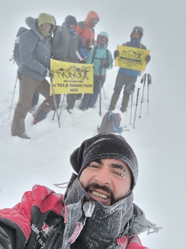 Foto - Ağrı Dağı'na zorlu zirve tırmanışı yapan dağcıların saçları ve kaşları buz tuttu