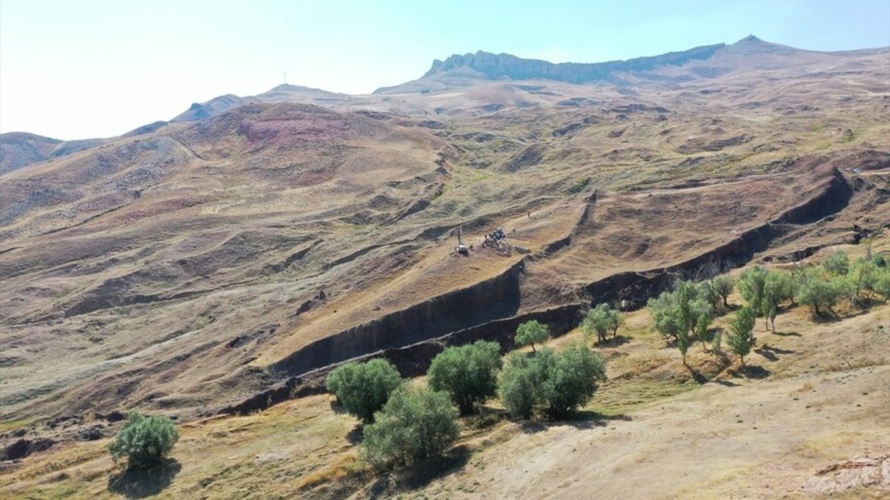 Foto - Ağrı Dağı’nda asrın keşfi: Nuh’un Gemisi’ni arayan ekip sondaj vurunca yerin 9 metre altında şoke eden gerçeğe ulaştı
