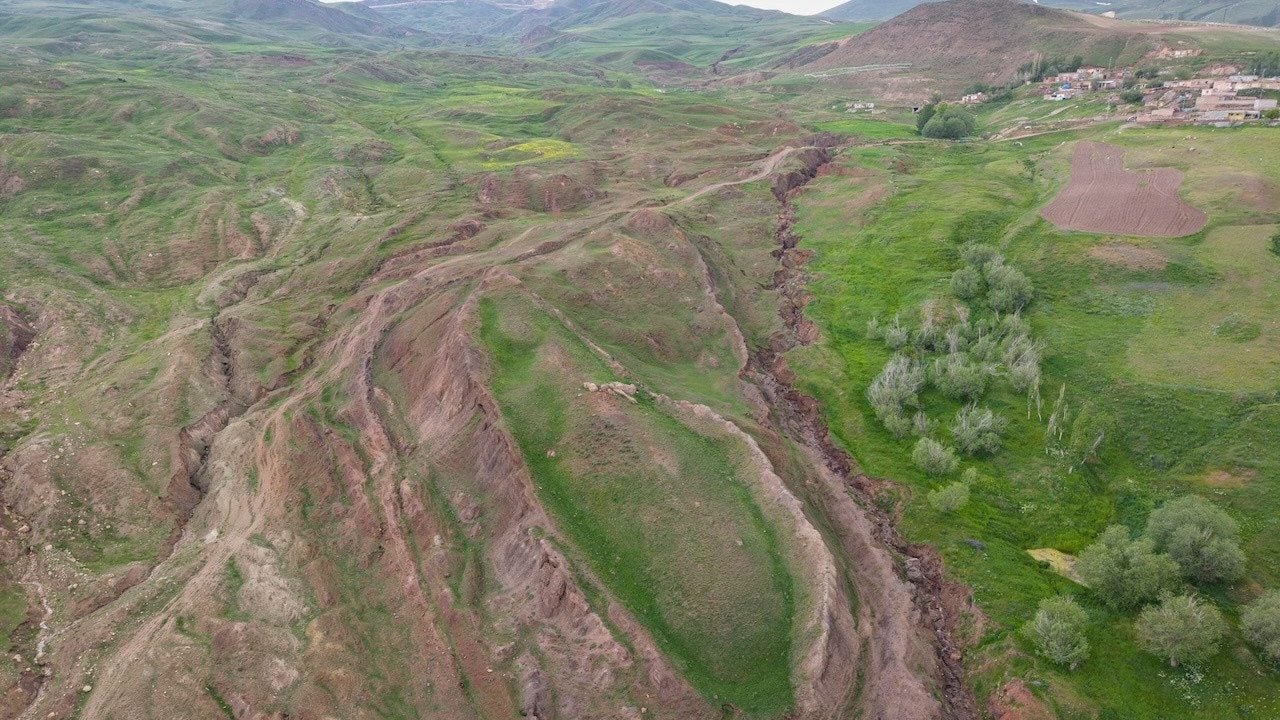 Foto - Ağrı Dağı’nda asrın keşfi: Nuh’un Gemisi’ni arayan ekip sondaj vurunca yerin 9 metre altında şoke eden gerçeğe ulaştı