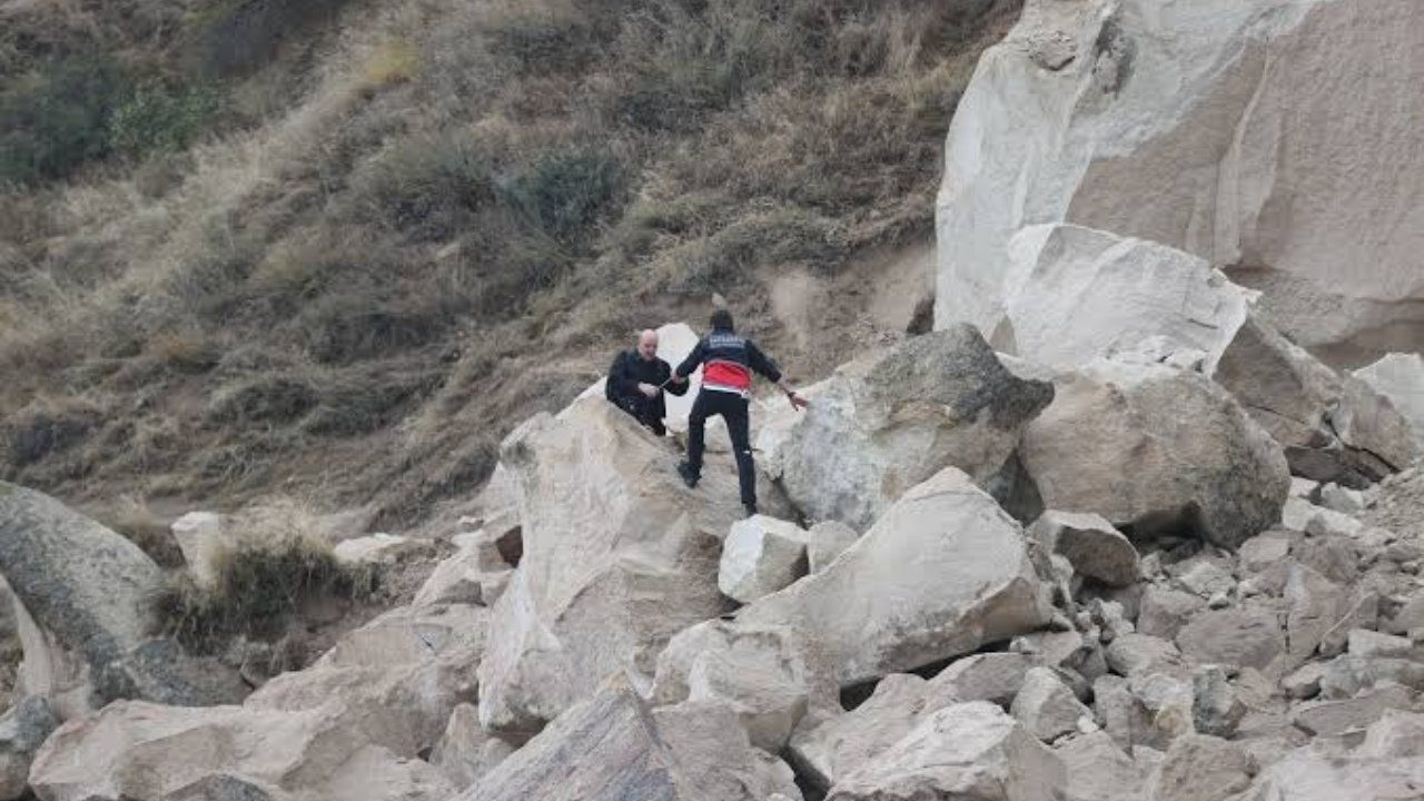 Foto - Ağrı Dağı’nda asrın keşfi: Nuh’un Gemisi’ni arayan ekip sondaj vurunca yerin 9 metre altında şoke eden gerçeğe ulaştı