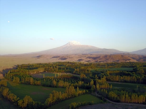 Foto - Ağrı Dağı'nın etekleri turistleri büyülüyor