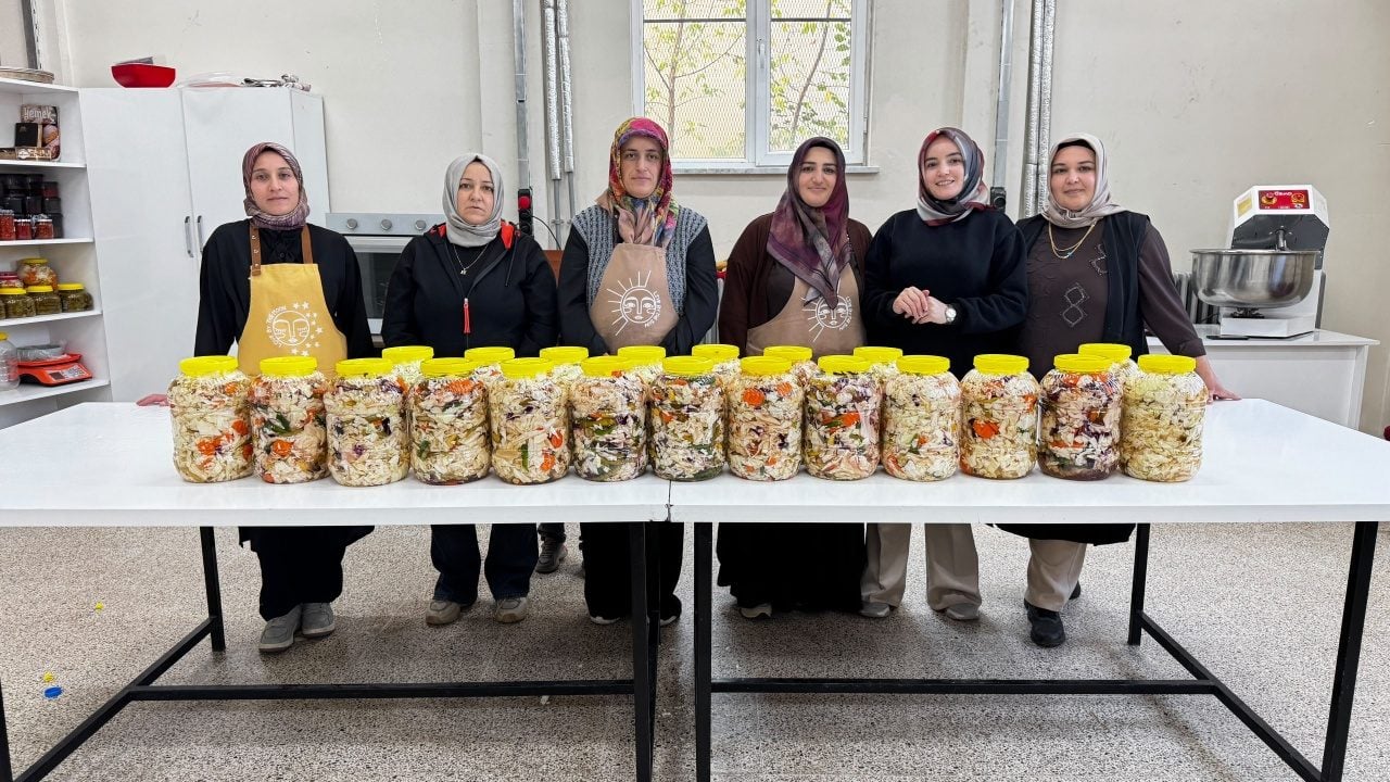 Foto - Ağrı’da ata tohumuyla turşu yapımını sürdüren kadınlar talebe yetişemiyor: Talep yağıyor